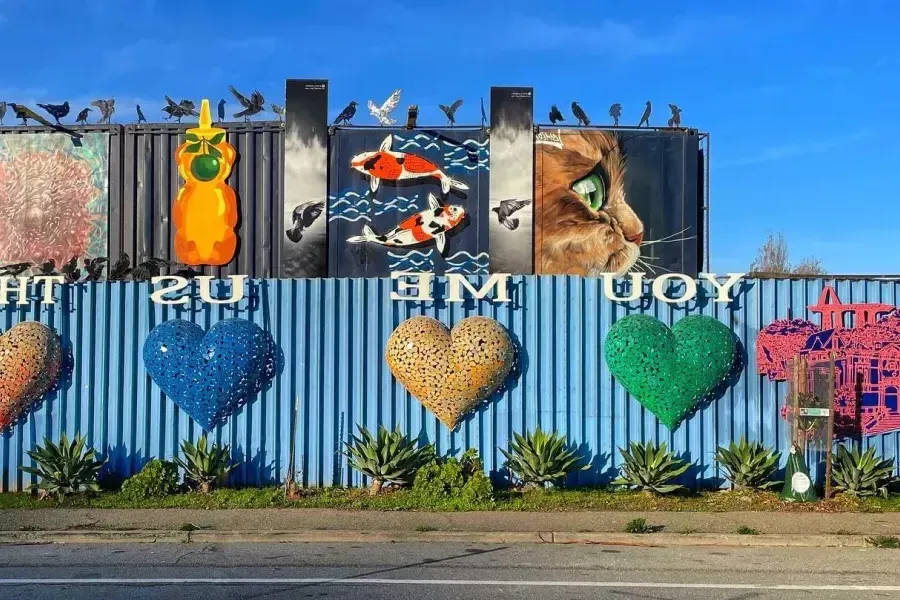 Obras de arte e murais no bairro de Bayview, em São Francisco.